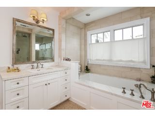 365 Broadway Costa Mesa, CA 92627 - Photo 22 of 37