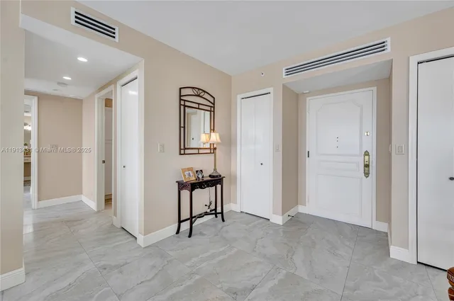 $5,750 | 5055 Collins Avenue, Unit 14M, Miami Beach, FL 33140