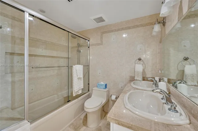 $5,750 | 5055 Collins Avenue, Unit 14M, Miami Beach, FL 33140