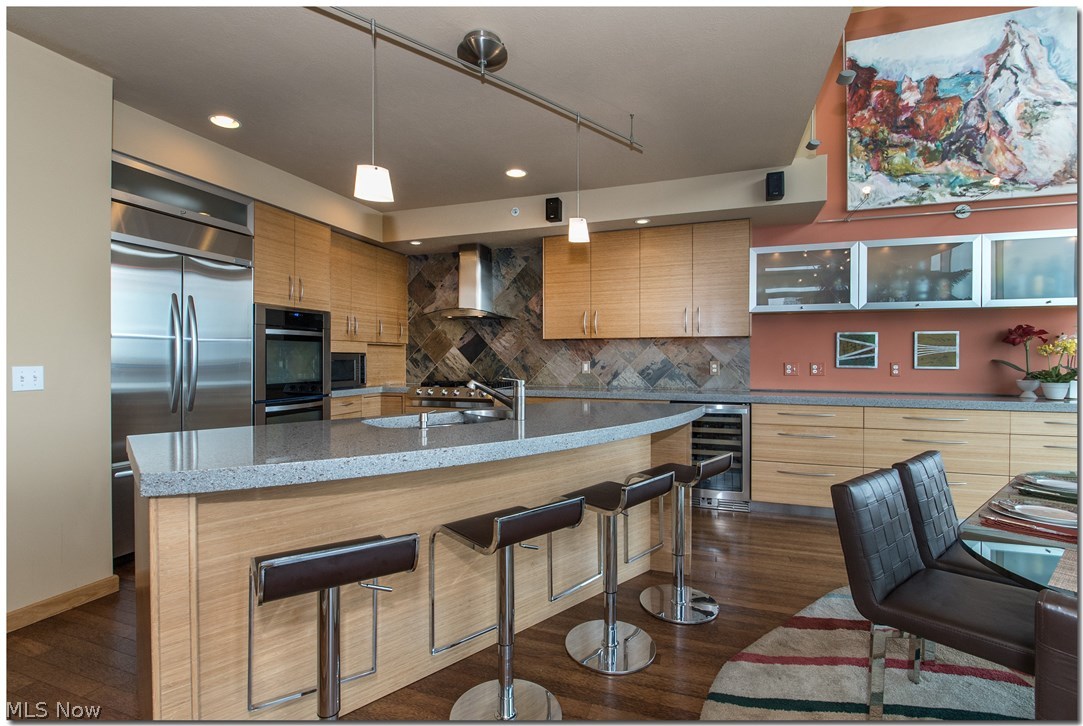 1237 Washington Avenue, Unit 1209 Cleveland, OH 44113 - Photo 3 of 33 Open airy Penthouse suite is perfect for all your entertaining needs