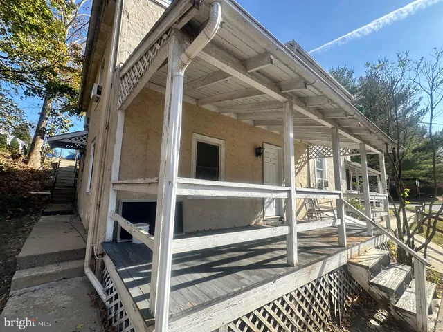 a bed room with a bed