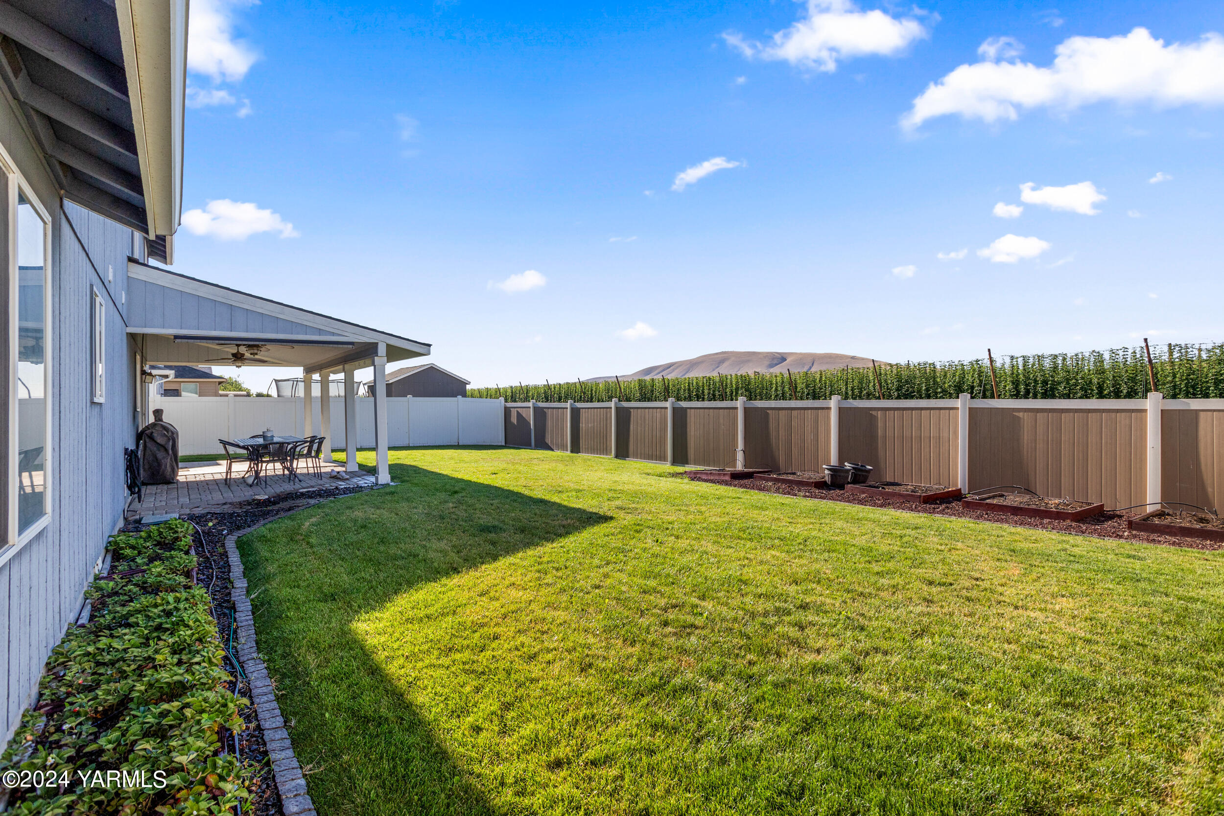 810 Millenium Avenue Moxee, WA 98936 - Photo 38 of 38 a view of a backyard