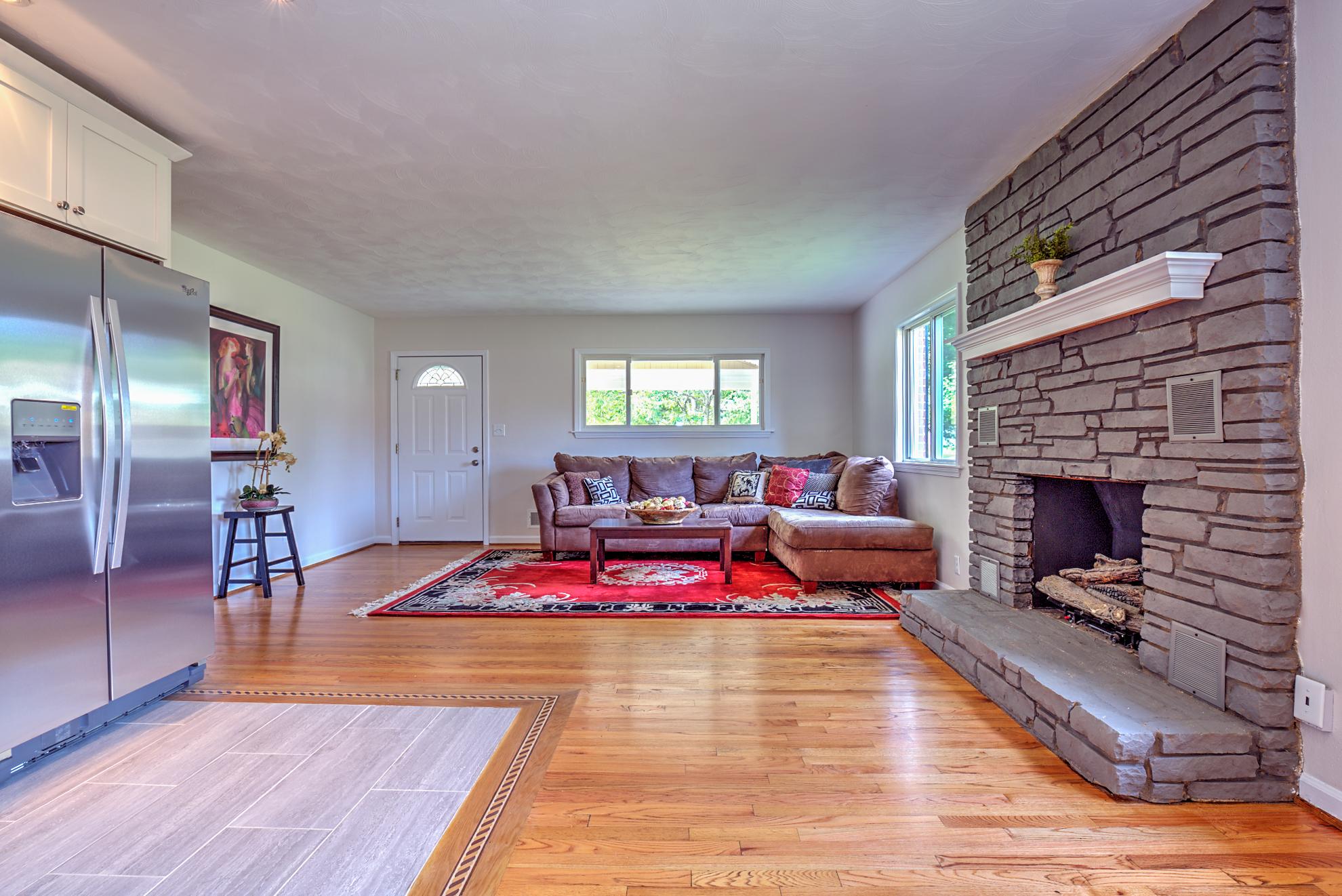 5353 Grandin Rd Extension Roanoke, VA 24018 - Photo 11 of 25 Living Room