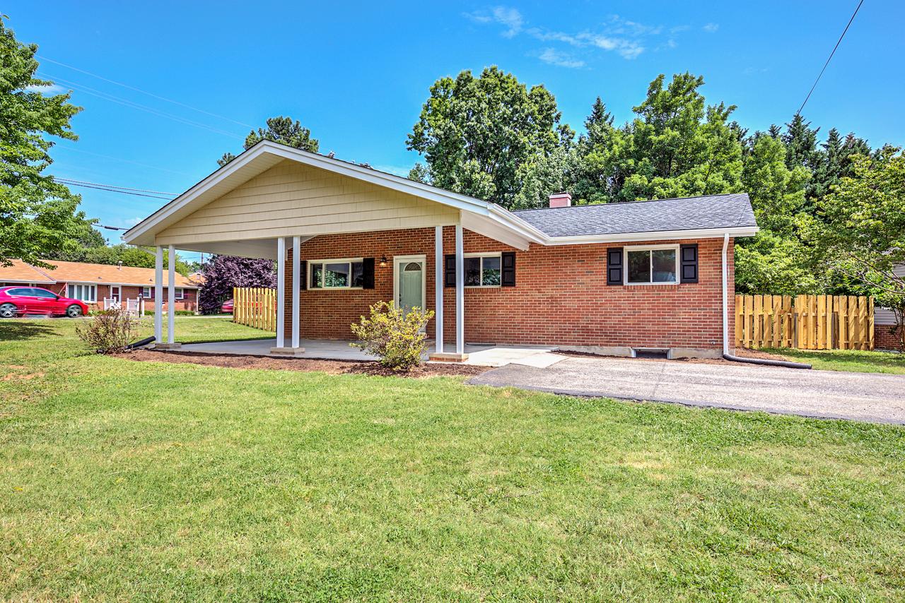 5353 Grandin Rd Extension Roanoke, VA 24018 - Photo 3 of 25 Front