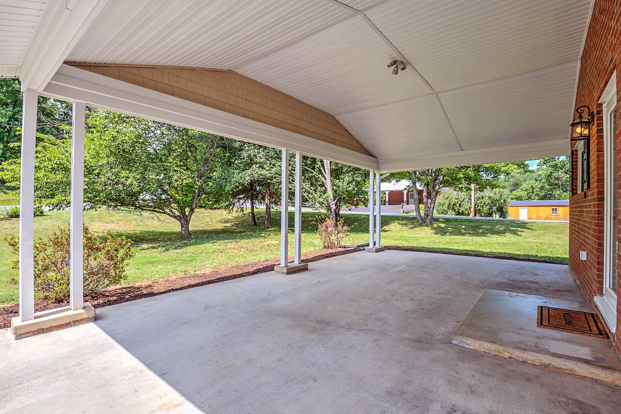 5353 Grandin Rd Extension Roanoke, VA 24018 - Photo 5 of 25 Carport