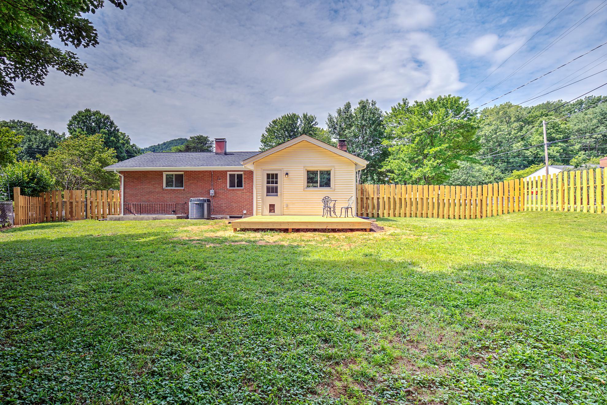 5353 Grandin Rd Extension Roanoke, VA 24018 - Photo 6 of 25 Backyard