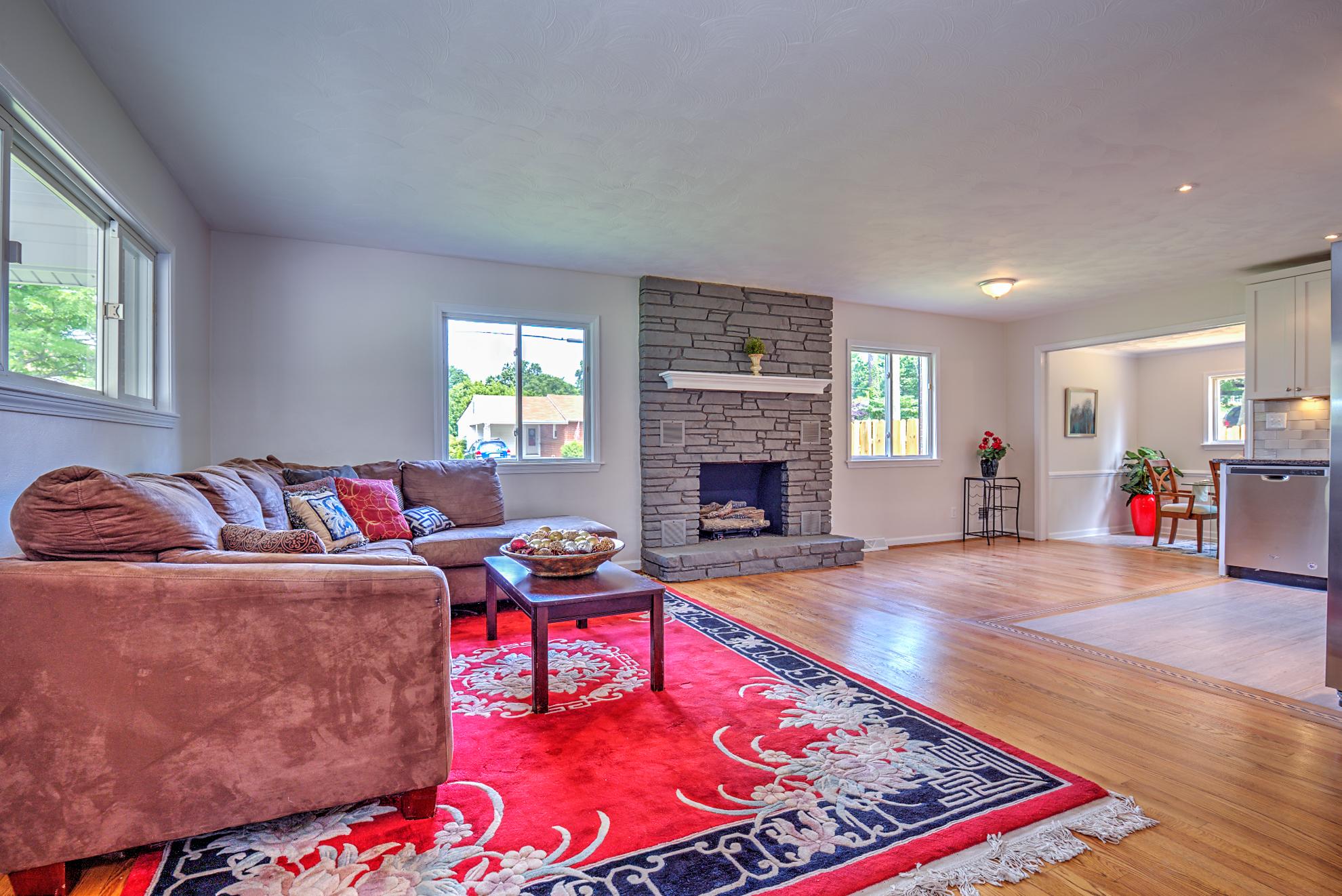 5353 Grandin Rd Extension Roanoke, VA 24018 - Photo 9 of 25 Living Room