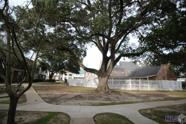 $2,300 | 10111 Jefferson Highway, Baton Rouge, LA 70809