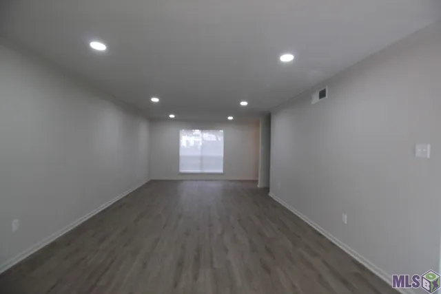 $2,300 | 10111 Jefferson Highway, Baton Rouge, LA 70809