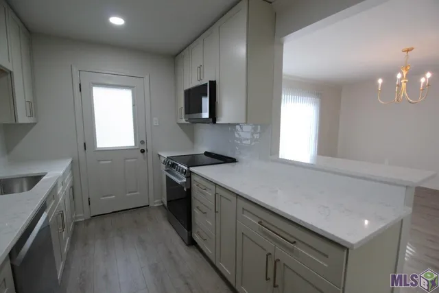 $2,300 | 10111 Jefferson Highway, Baton Rouge, LA 70809