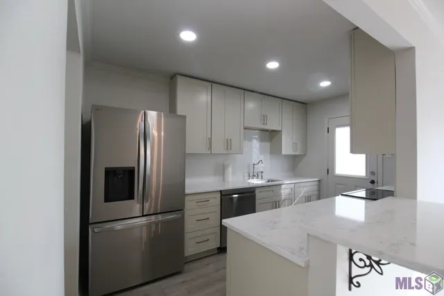 $2,300 | 10111 Jefferson Highway, Baton Rouge, LA 70809