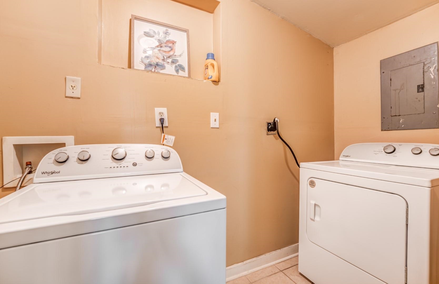 3661 McCorkle Road Memphis, TN 38116 - Photo 17 of 25 a utility room with dryer and washer