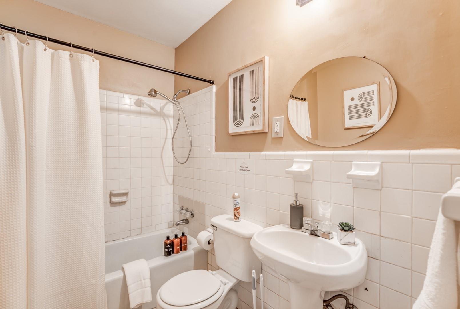 3661 McCorkle Road Memphis, TN 38116 - Photo 18 of 25 a bathroom with a sink mirror and a toilet