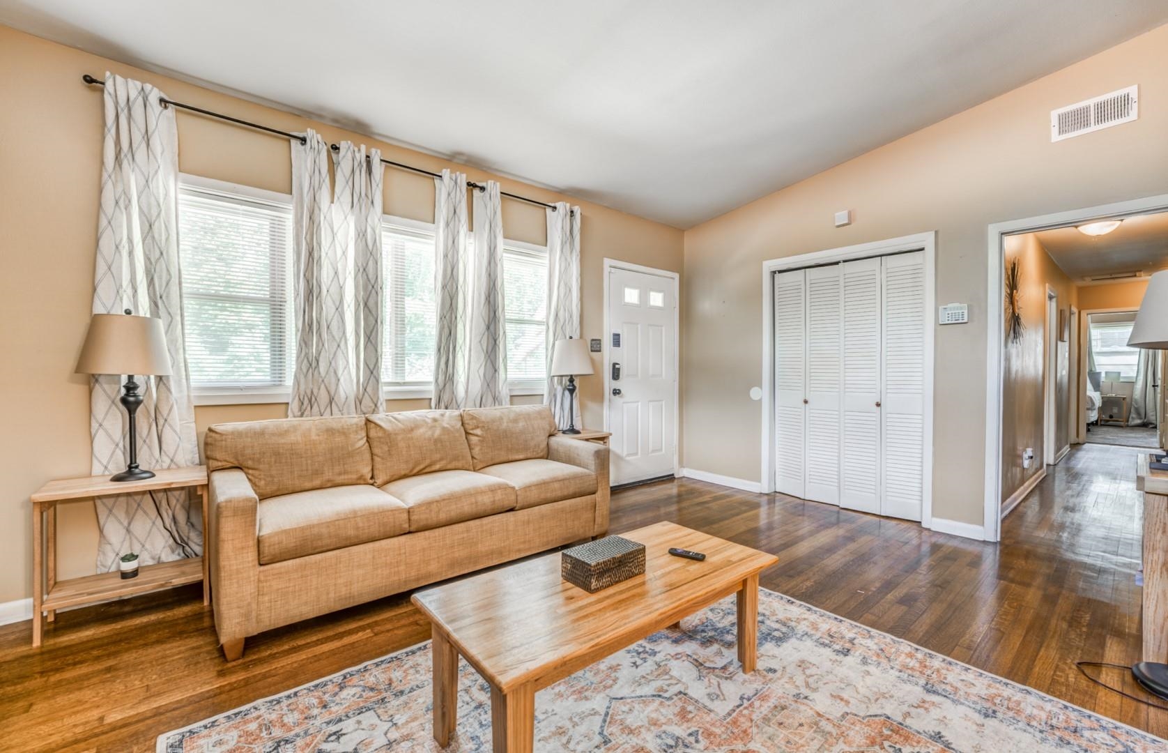 3661 McCorkle Road Memphis, TN 38116 - Photo 4 of 25 a living room with furniture and a large window