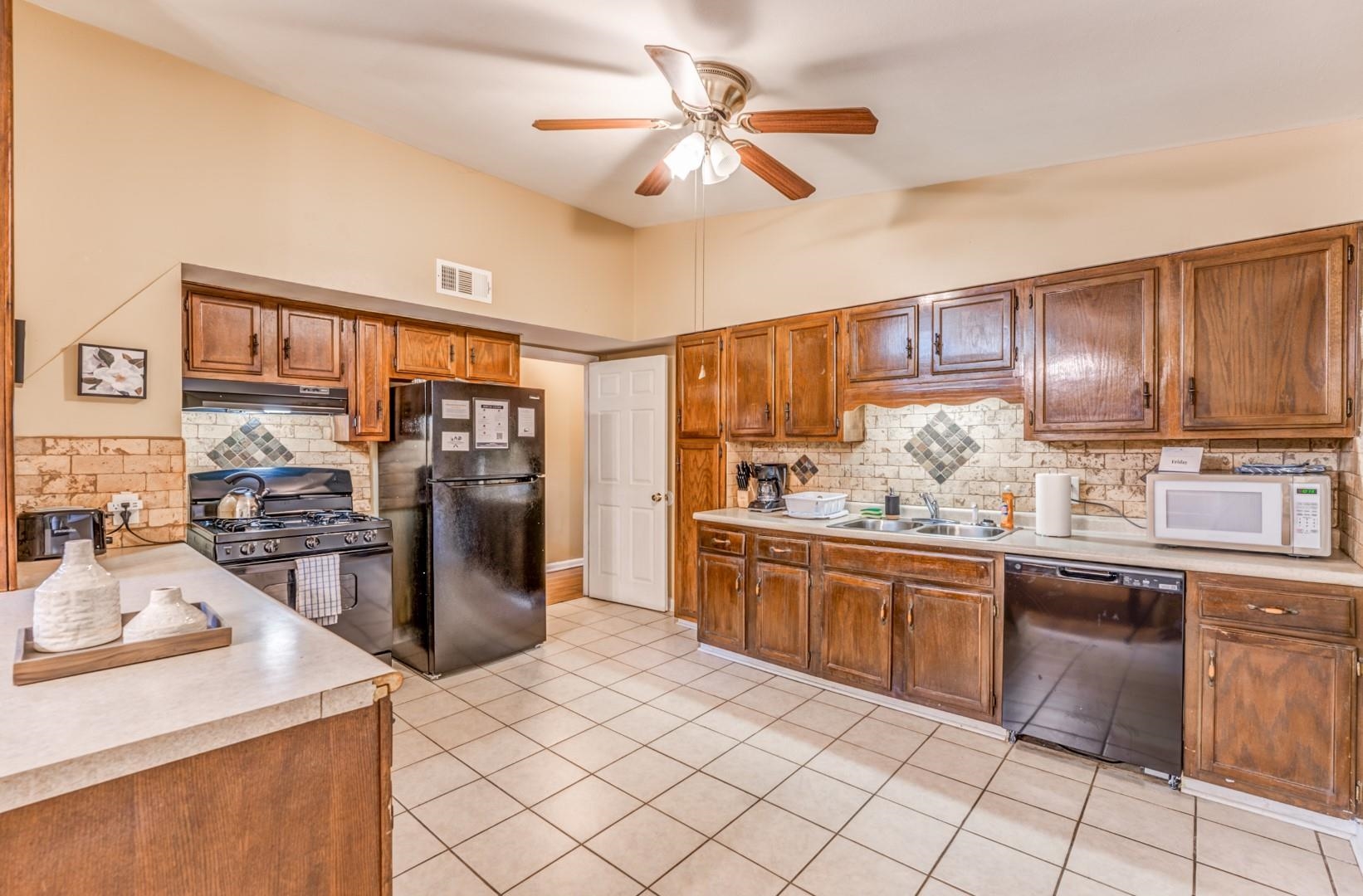 3661 McCorkle Road Memphis, TN 38116 - Photo 8 of 25 a kitchen with stainless steel appliances granite countertop a sink and cabinets