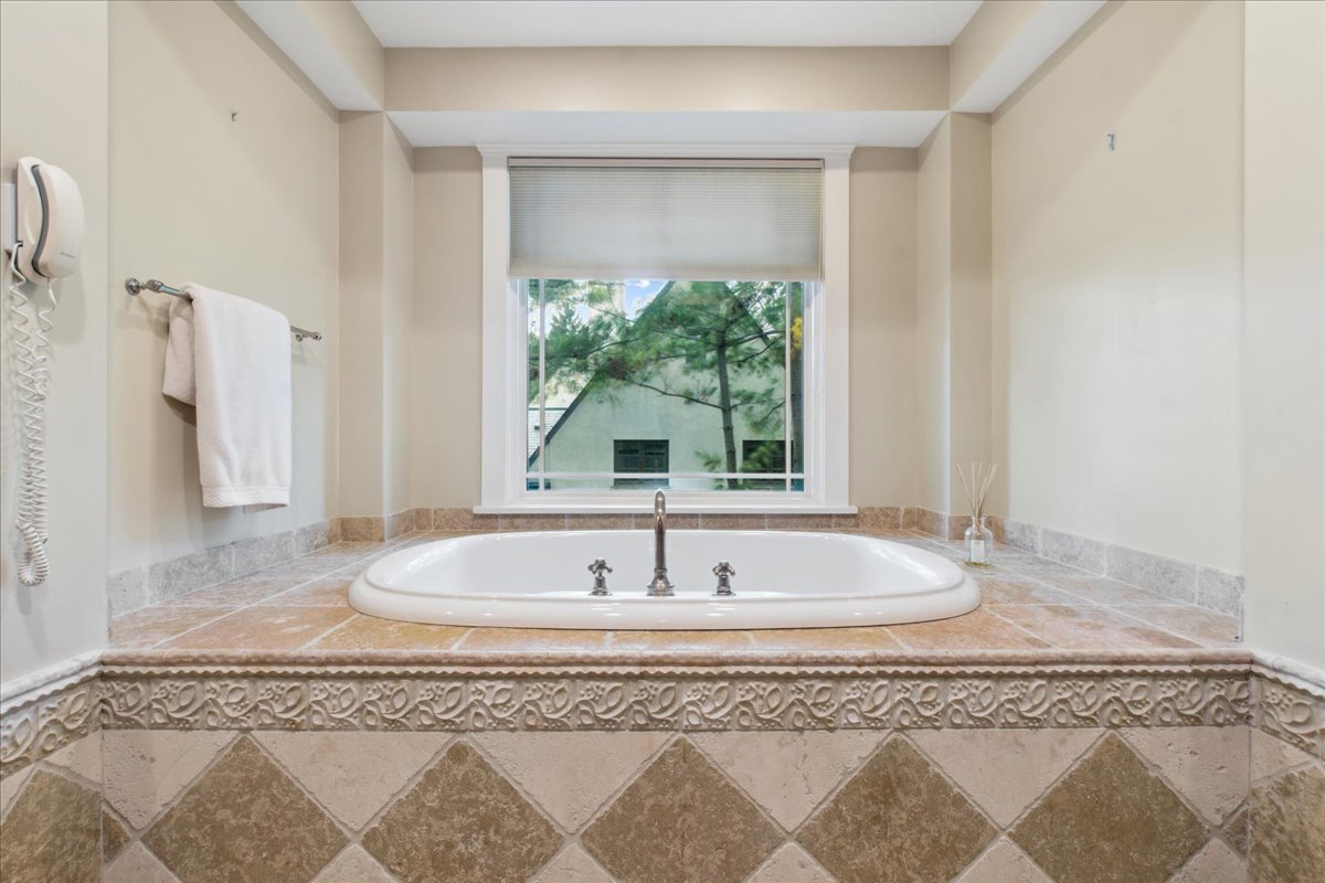 417 Abbotsford Road Kenilworth, IL 60043 - Photo 34 of 60 Gallery Image 34