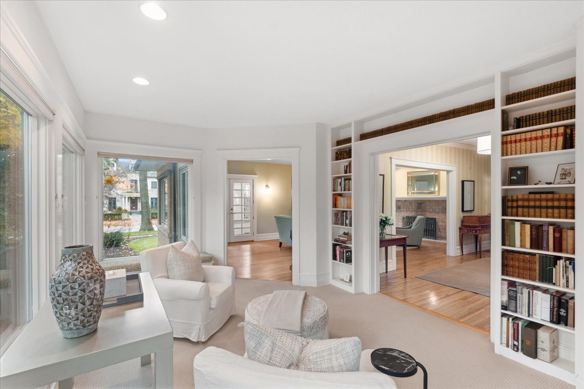 417 Abbotsford Road Kenilworth, IL 60043 - Photo 9 of 60 Gallery Image 9