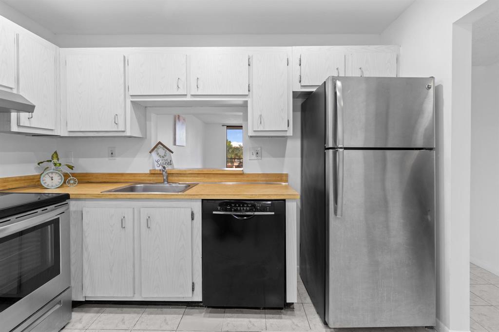 1830 Southwest 81st Avenue, Unit 4317 North Lauderdale, FL 33068 - Photo 6 of 22 a kitchen with a sink and a refrigerator