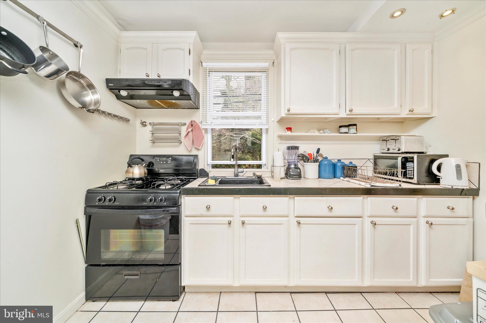 6313 Frederick Road Catonsville, MD 21228 - Photo 11 of 38 Main Level Unit Kitchen
