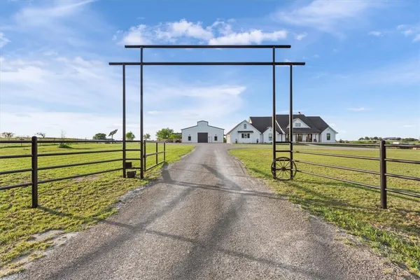 $1,990,000 | 688 Pleasant Run Road, Crawford, TX 76638
