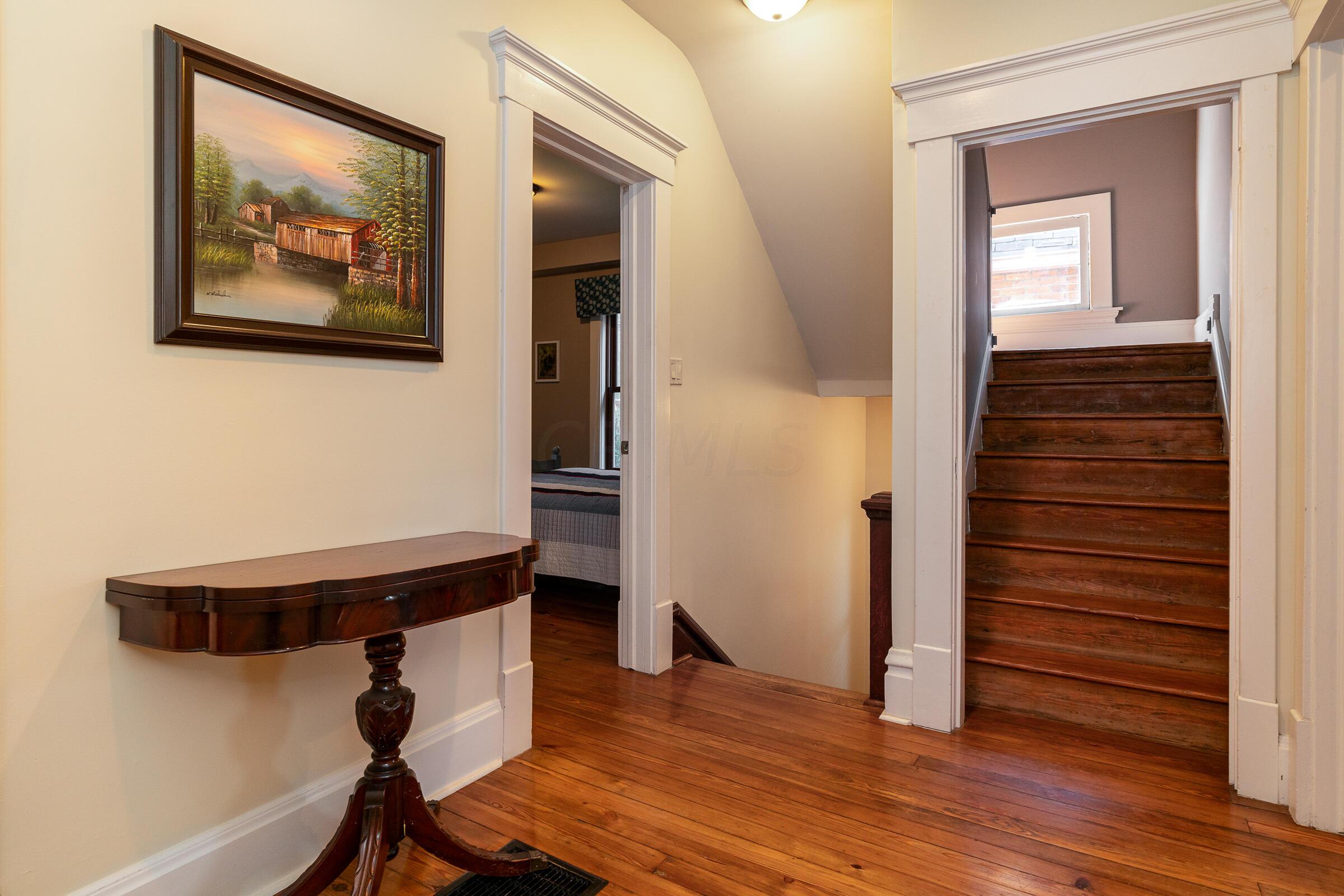 856 Neil Avenue Columbus, OH 43215 - Photo 14 of 42 2nd level foyer