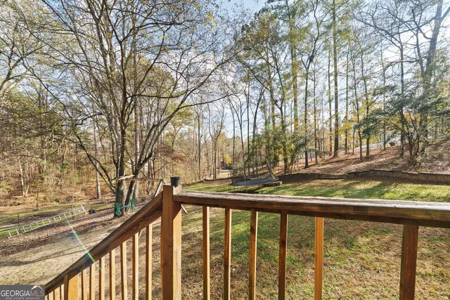 a view of backyard and trees