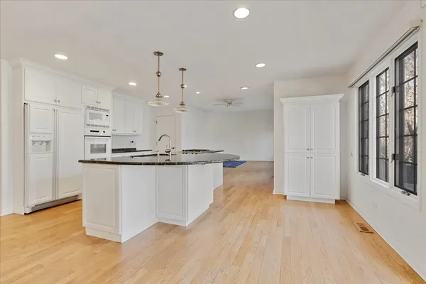 $675,000 | 1076 Larkspur Lane, Darien, IL 60561