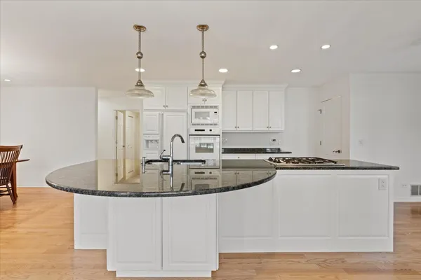 $675,000 | 1076 Larkspur Lane, Darien, IL 60561