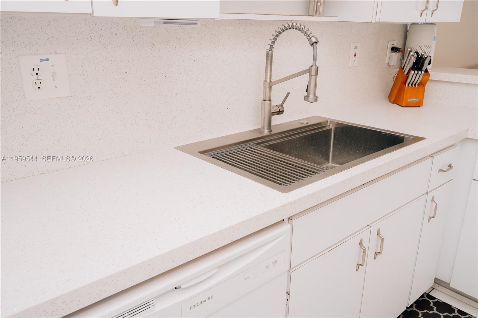 16158 Southwest 68th Terrace Miami, FL 33193 - Photo 11 of 56 Gallery Image 11