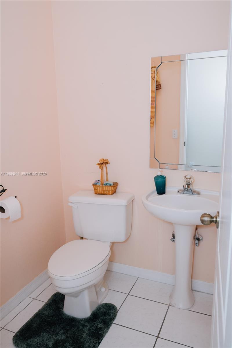 16158 Southwest 68th Terrace Miami, FL 33193 - Photo 32 of 56 Half-Bathroom for Guests