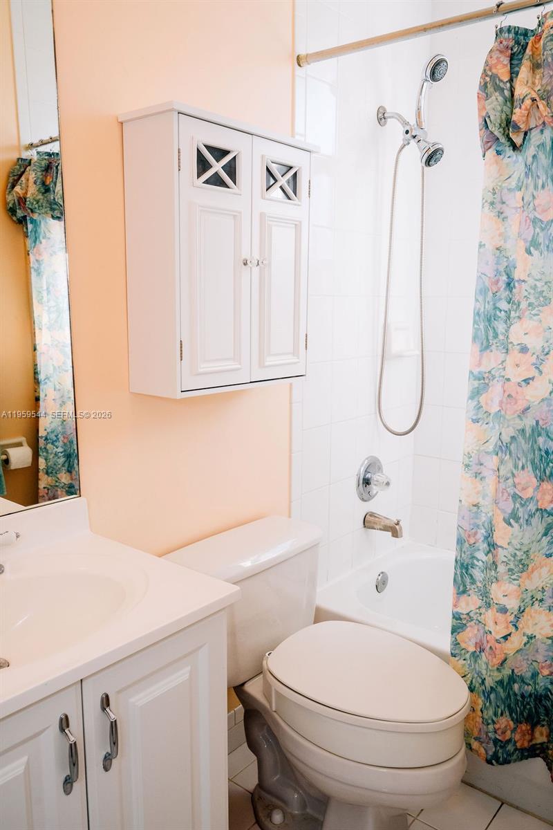 16158 Southwest 68th Terrace Miami, FL 33193 - Photo 38 of 56 2nd Bathroom
