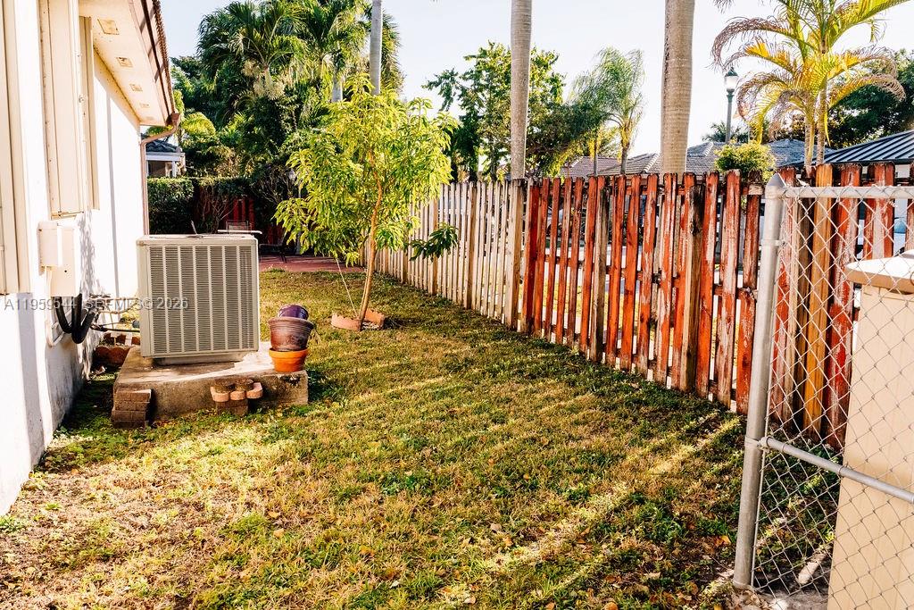 16158 Southwest 68th Terrace Miami, FL 33193 - Photo 43 of 56 Side Yard