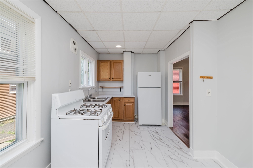 23 Scott Street Fall River, MA 02724 - Photo 13 of 32