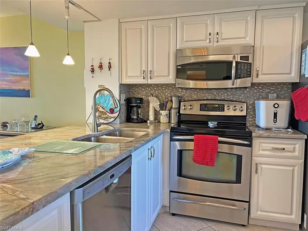 $2,300 | 15191 Cedarwood Lane, Unit 2602, Naples, FL 34110