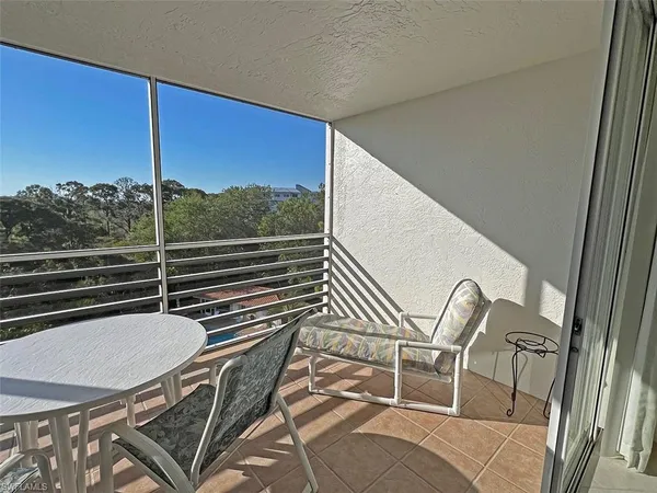$2,300 | 15191 Cedarwood Lane, Unit 2602, Naples, FL 34110