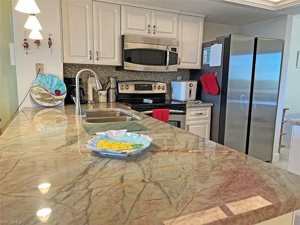 $2,300 | 15191 Cedarwood Lane, Unit 2602, Naples, FL 34110