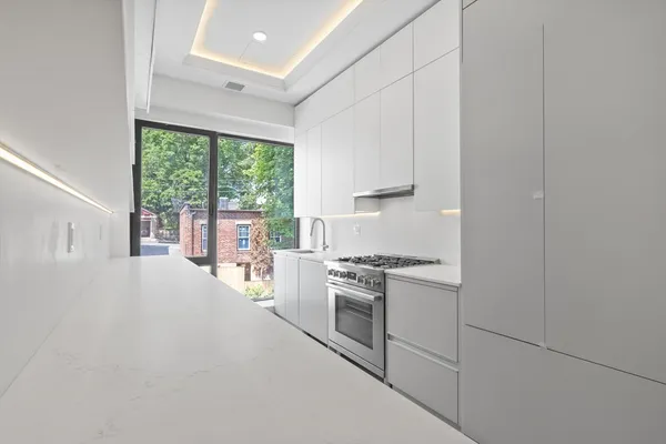 $7,295 | 1580 Beacon Street, Unit 300, Brookline, MA 02446