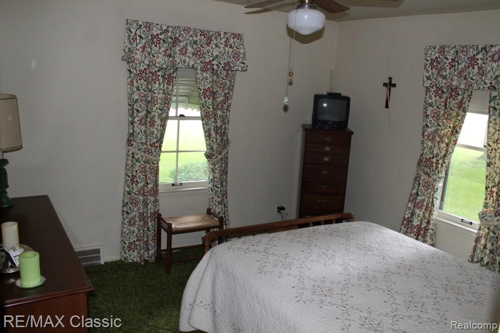 21126 Greenview Road Southfield, MI 48075 - Photo 12 of 21 IMG_3007.jpg