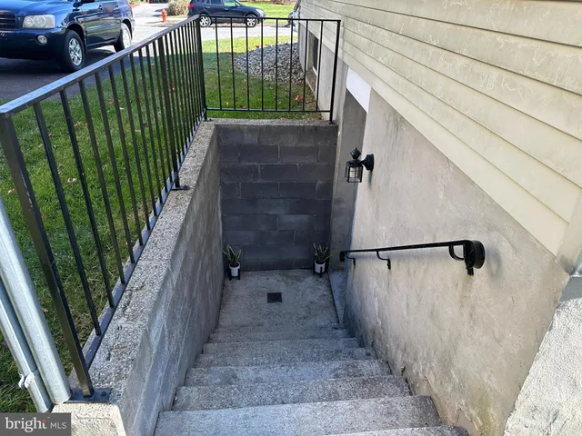 $1,400 | 8 Dandelion Court, Unit B, Owings Mills, MD 21117