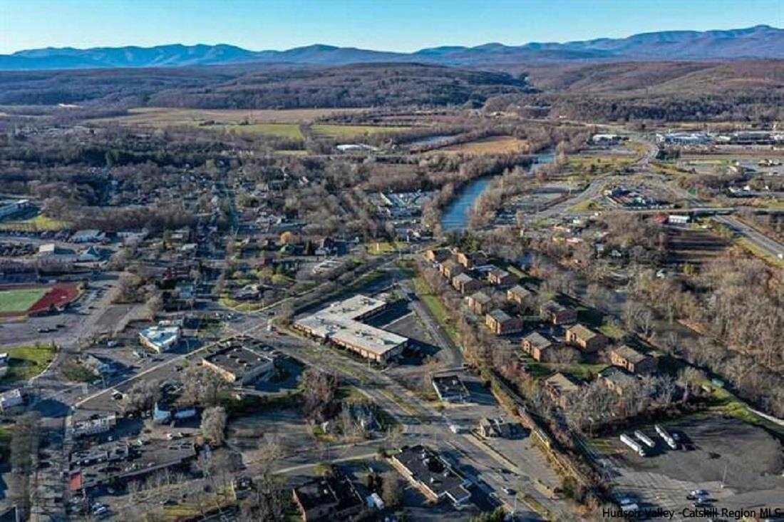 25 Frog Alley, Kingston, NY 12401 Compass