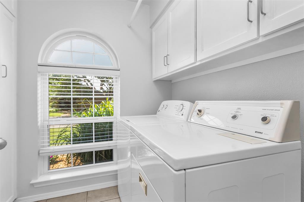 7233 Rustic Valley Drive Dallas, TX 75248 - Photo 20 of 21 a utility room with dryer and washer