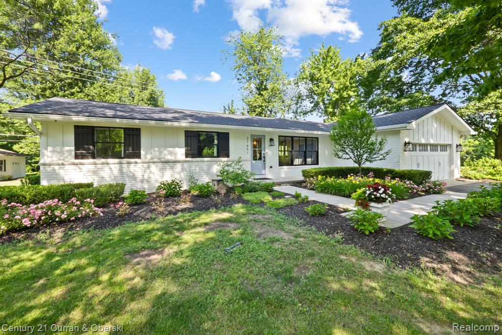 21651 Currie Road Northville, MI 48167 - Photo 9 of 52 Gallery Image 9
