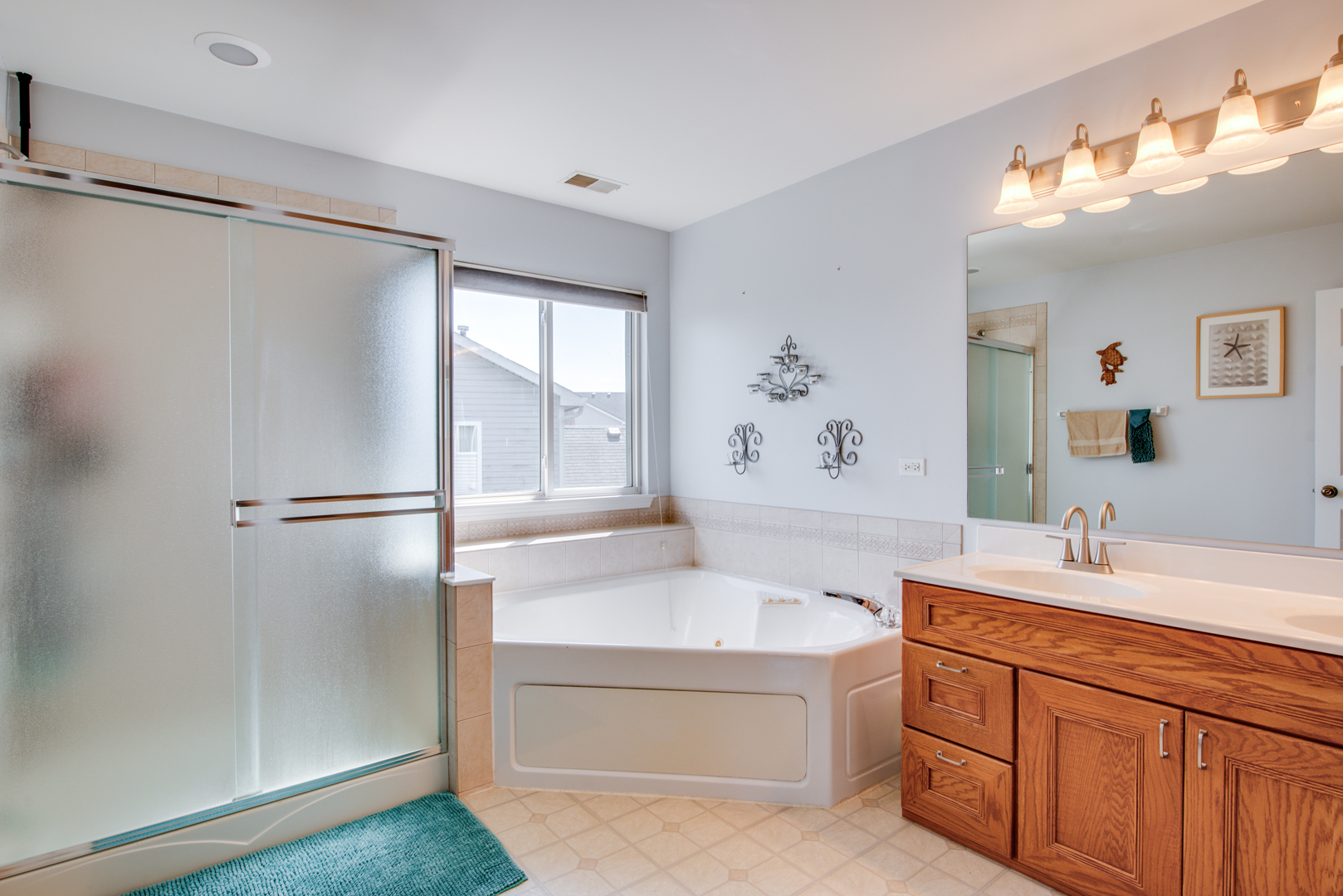 416 Hubbard Circle Plano, IL 60545 - Photo 19 of 57 a bathroom with a tub sink and mirror