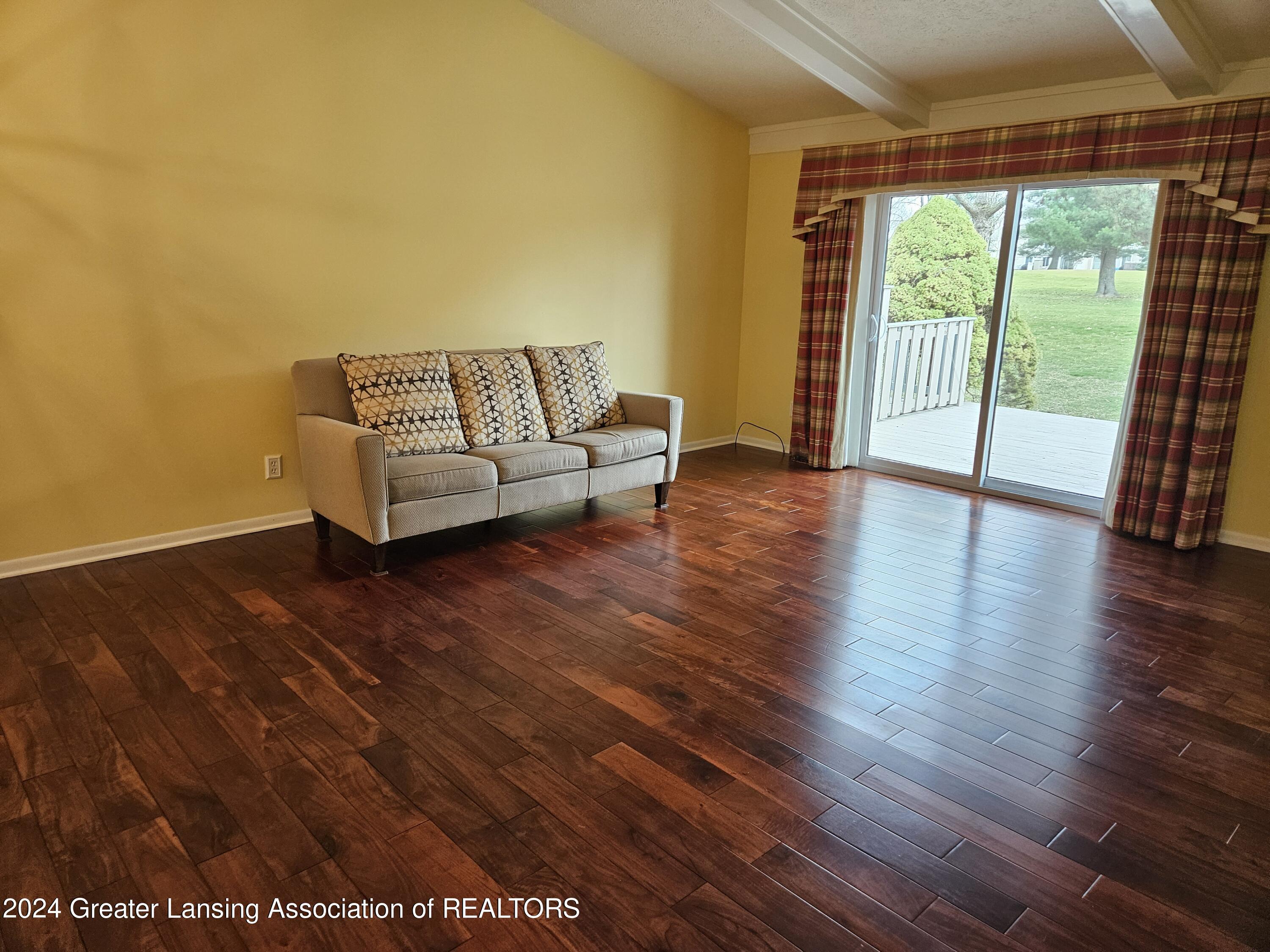 5904 Okemos Road Haslett, MI 48840 - Photo 9 of 17 Livingroom
