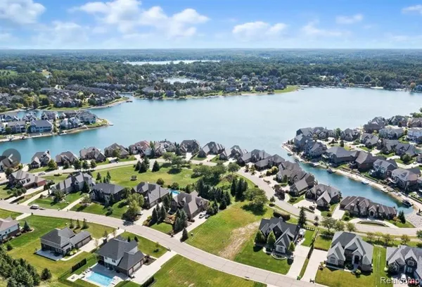 $349,000 | 10539 Stoney Point Drive, South Lyon, MI 48178