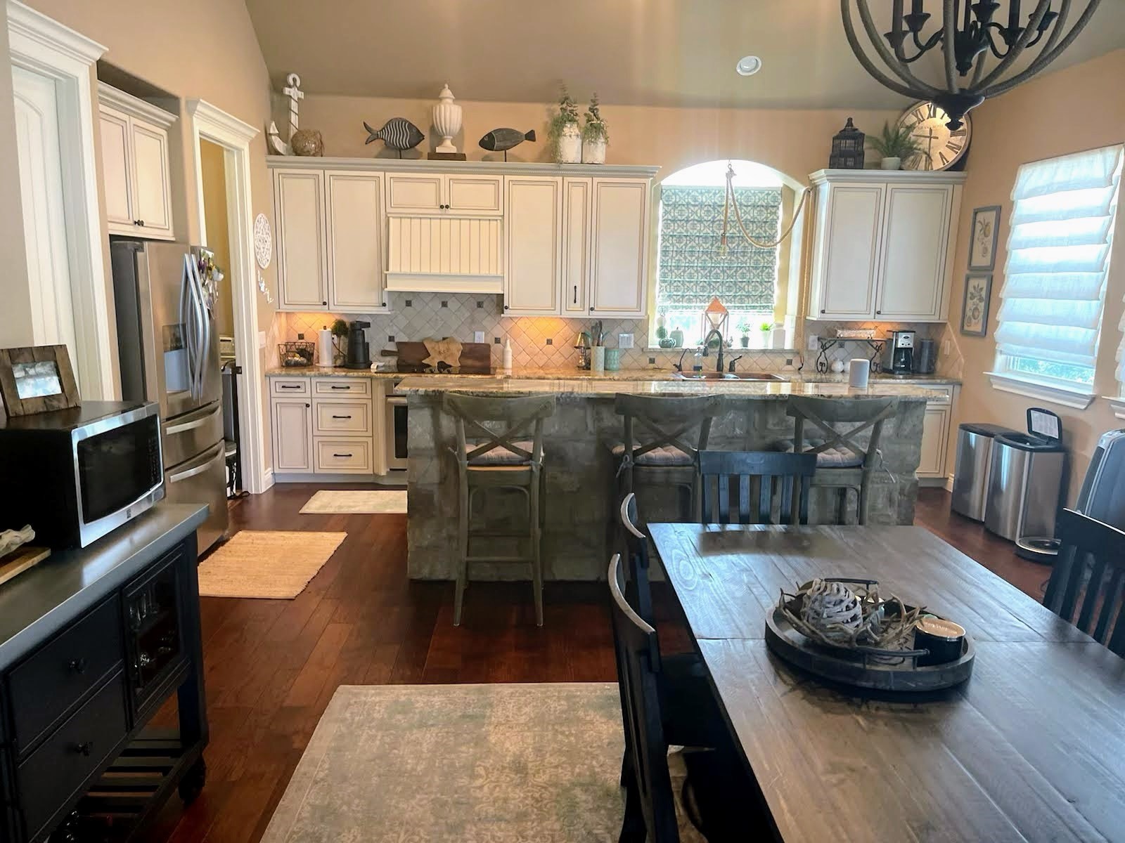 1180 Rip Jay Circle Canyon Lake, TX 78133 - Photo 6 of 15 Dining & Kitchen area