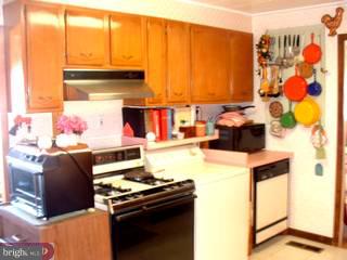 231 Suffolk Road Fairless Hills, PA 19030 - Photo 4 of 6 Gallery Image 4