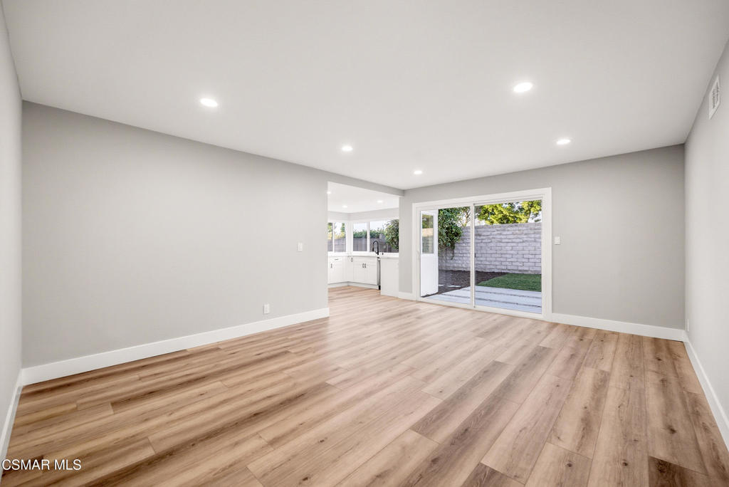 2405 Lee Street Simi Valley, CA 93065 - Photo 12 of 34