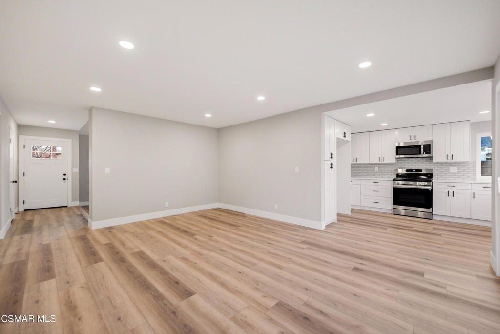 2405 Lee Street Simi Valley, CA 93065 - Photo 13 of 34