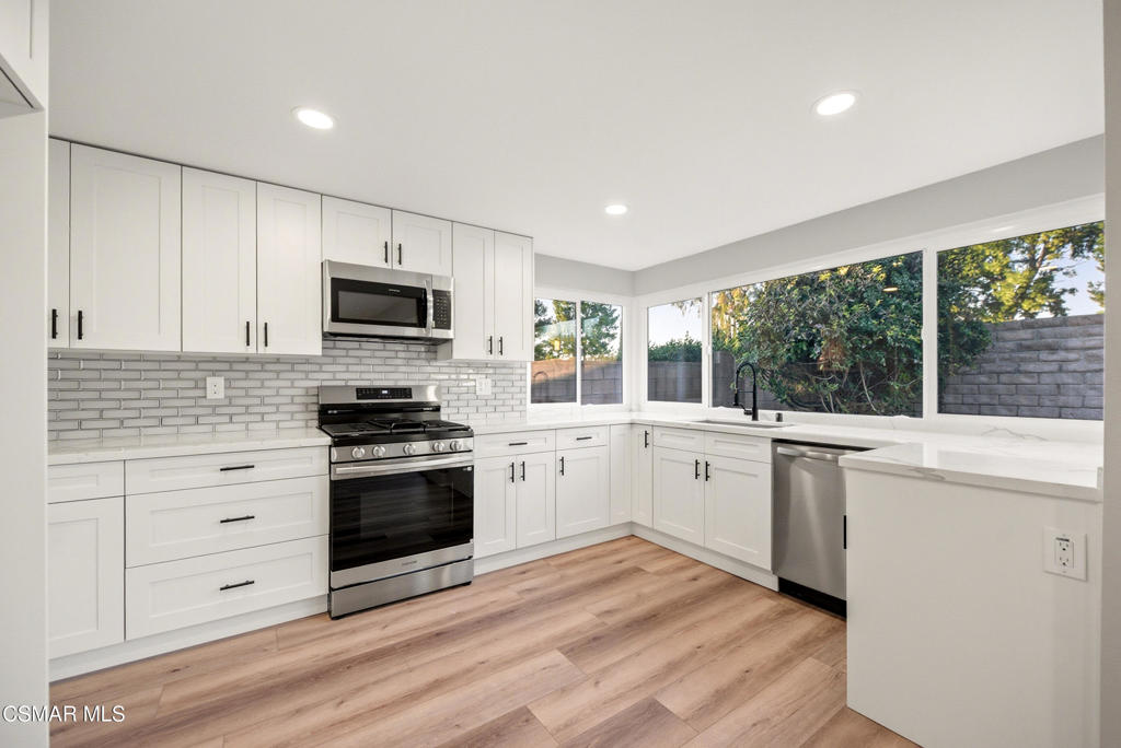 2405 Lee Street Simi Valley, CA 93065 - Photo 14 of 34